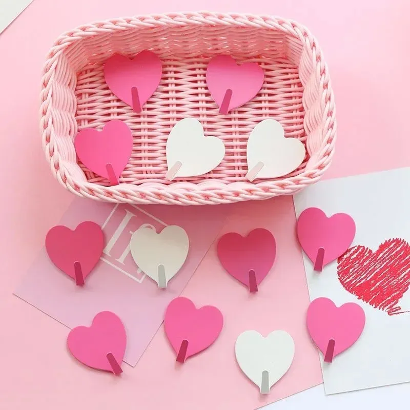 Iron Wall Mount Hook Metal Heart Shape Key Chain Storage Rack Strong Self Adhesive Coat Hat Hanger Girl Child Room Decor Holder 240426