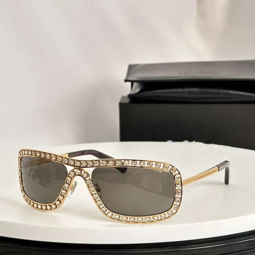 2024 Diamonds Luxury Designer Sunglasses Pilot Goggle Sunglasses com Box for Women Anti-UV400 Qualidade Top Classic Famous Retro Brand Fashion Sunglasses A7155C