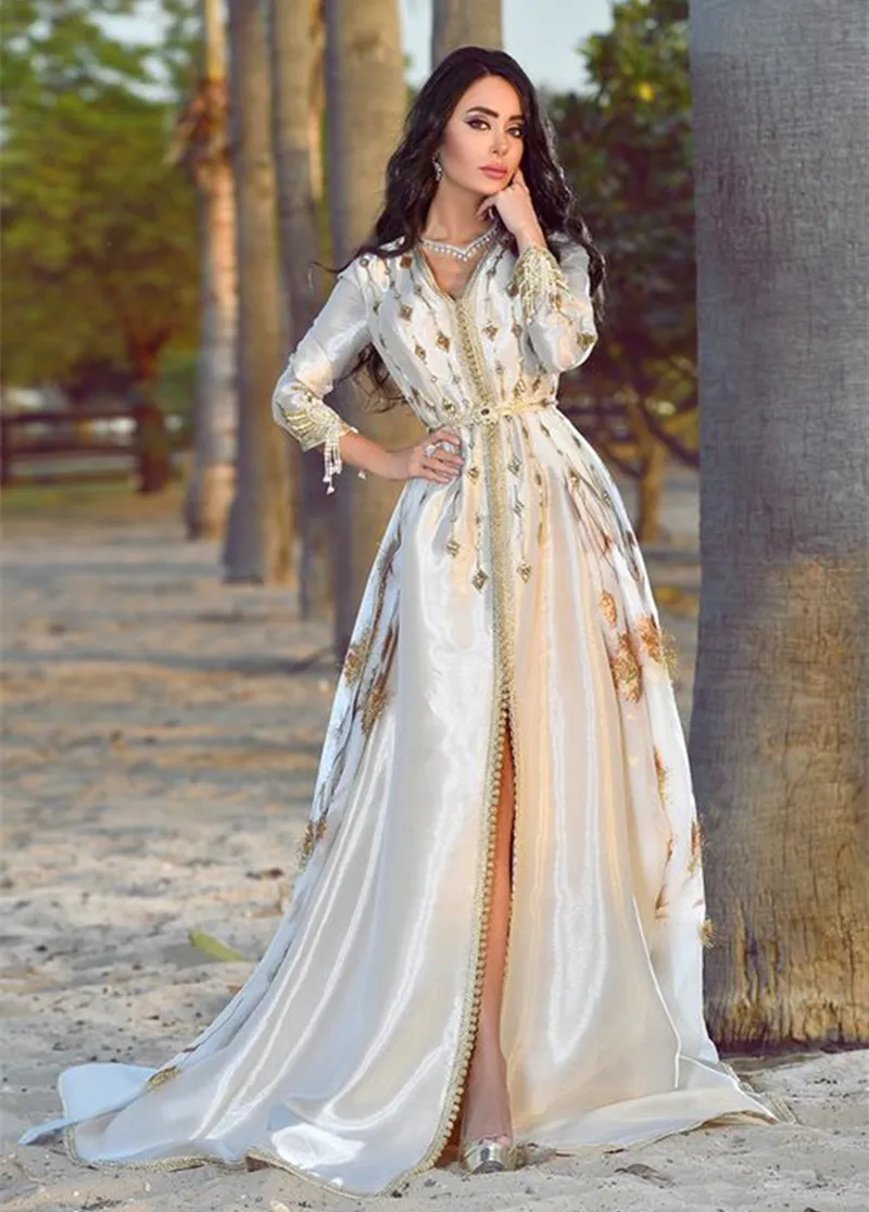 Elegant Morrocan kaftan aftonklänningar med guldpärlor front slits en linje satin formell fest klänning v-hals långa ärmar chic arabiska kaftan prom klänning för kvinnor