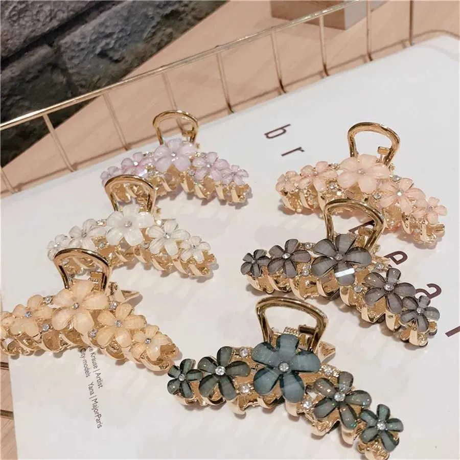 Hårklämmor Barrettes Grace Temperament Hair Claw Clamp för kvinnor Girl Floral Floral Rhinestone Pearl Korean Handgjorda Fashion Head Accessories 240426