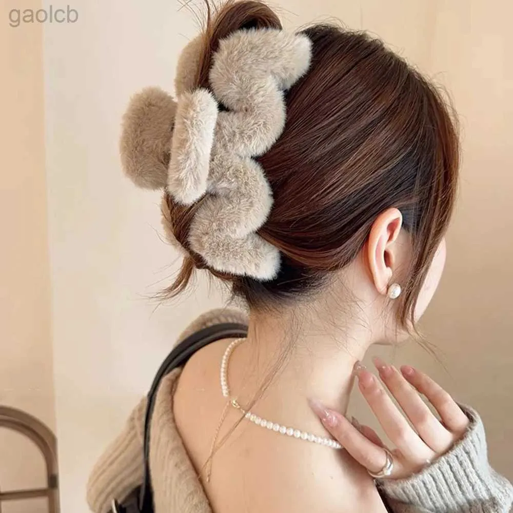 Hair Clips Barrettes 14cm Large Hair Claw Fashion Plush Big Crab Hair Clip For Women Back Clip For Thick Hair Cute Plush Ponytail Hair Accessories 240426