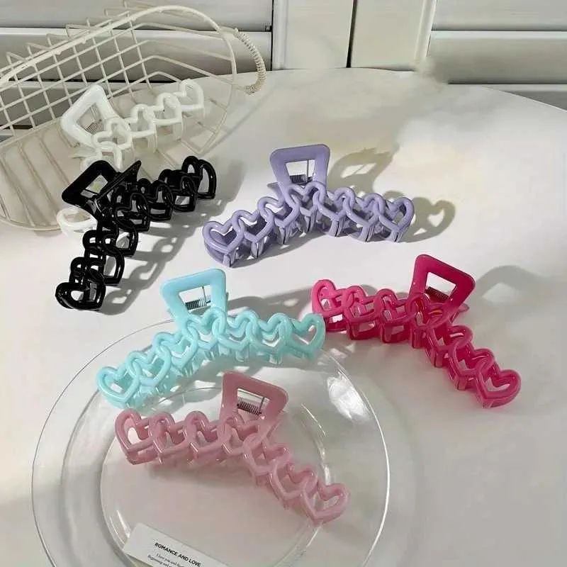 Clamps Sweet French Style Hair Clips Women Acrylic Heart-shaped Candy Color Large Hairpin Grab Cawl Clips Girl Hair Accessories Jewelry Y240425