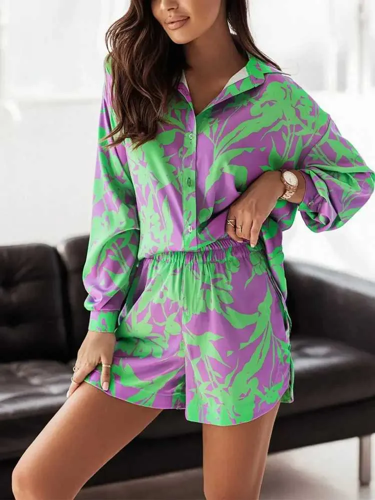 Women's Two Piece Pants 2024 New Summer Printed Shorts Set Womens Retro Long Slave Shirt and Shorts Set Two Piece Loose Casual Set Y240426