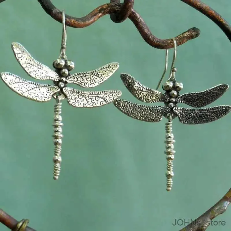 Dangle żyrandol Vintage Dragonfly Rzeźbiony wzór Kolczyki Retro styl artystyczny srebrny kolor biżuterii modne ozdoby żeńskie ucha