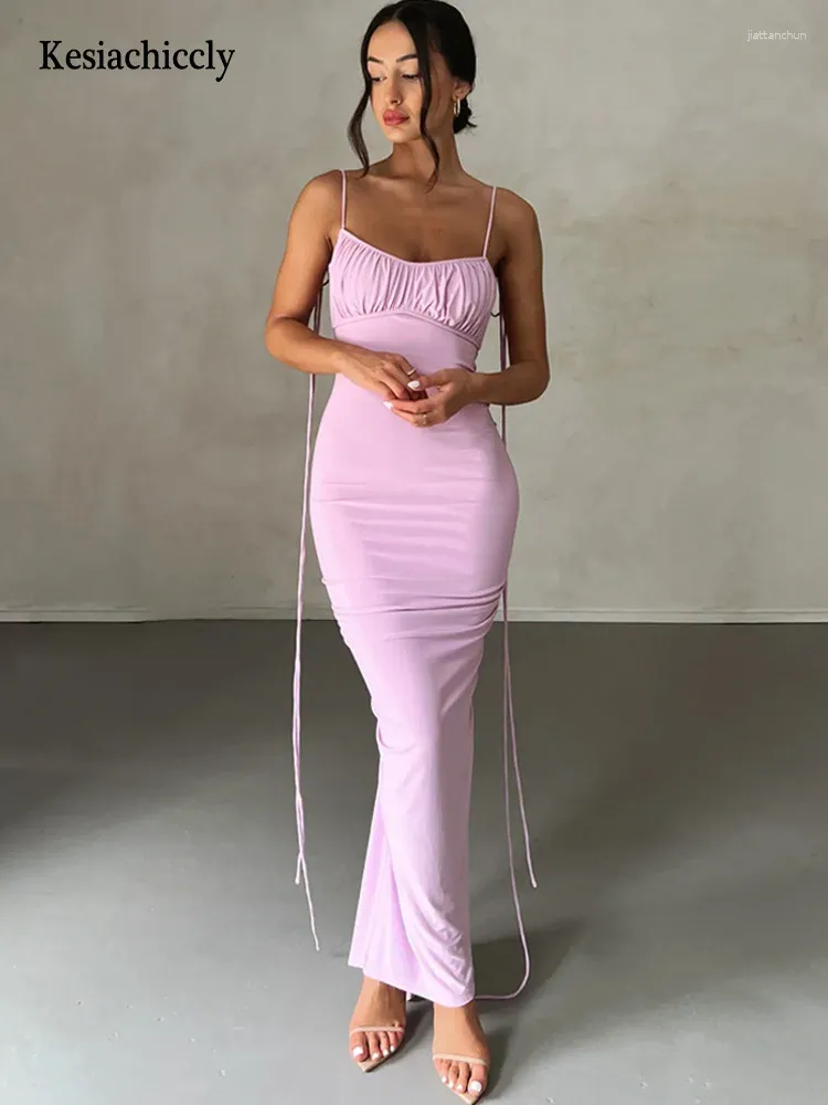 Casual klänningar kesiachiccly elegant rygglös maxi klänning för kvinnor mantel sommar ärmheter bodycon hög midja oregelbundet ruched long vestido