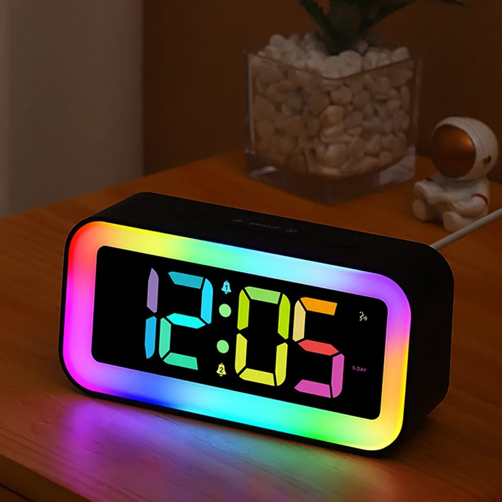 Accessoires Colorful Night Night Light LED Réalisateur d'alarme avec divers modes d'affichage.Sound Sound Activé un rétroéclairage.Décoration d'intérieur