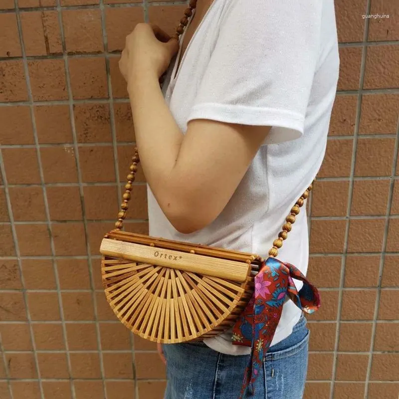 Drawschnell Bambus Frauen Bag geflochtene handgeflüssige Handtasche handgefertigte Crossbody-Taschen Halbkreis Magnetschnalle Handtaschen (mit Schal)