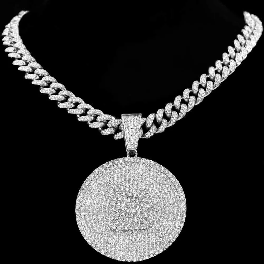 Strängar New Bling A-Z Letter Pendant Necklace Mens Womens Crystal Miami Cuban Link Chain Round Inledande halsband Fashionabla smycken 240424