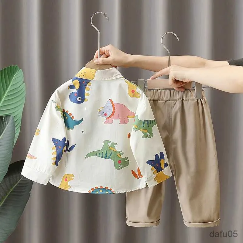 衣類セットベイビーボーイフォールフォールカバー幼児漫画恐竜長袖のシャツとパッチワークパンツセットキッドターンダウンカラートップカーゴパンツスーツ