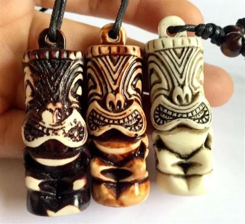 Yqtdmy hele 12 pc's gemengde Hawaiiaanse stijl imitatie gesneden tiki hanger ketting cadeau270Y6516250