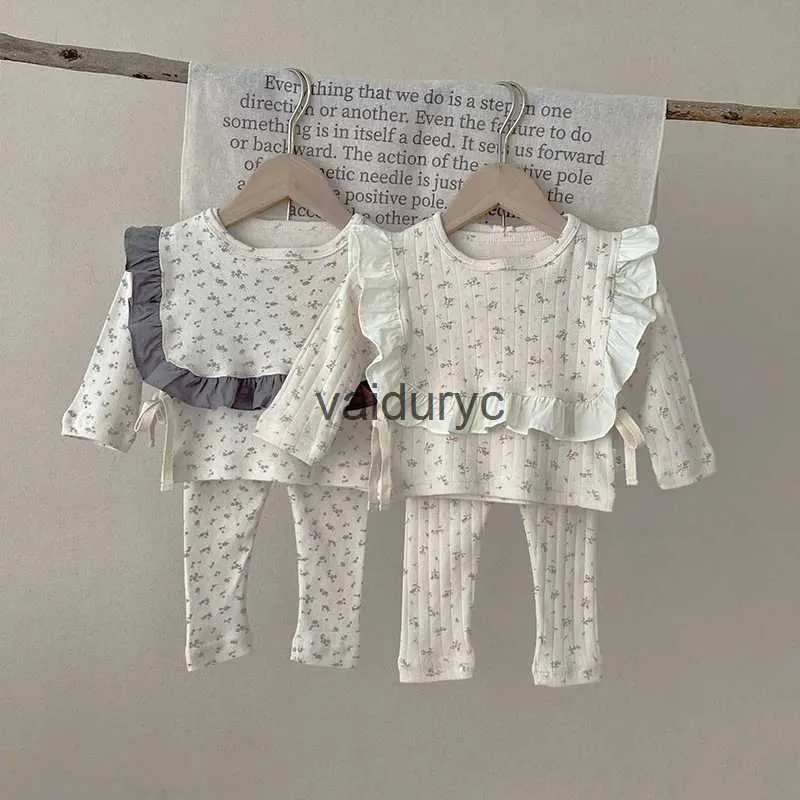 Kledingsets 3 stcs lente herfst baby babymeisjes kleding set comfortabele bloemen blouse broek met slabbetje thuisslijtage h240426