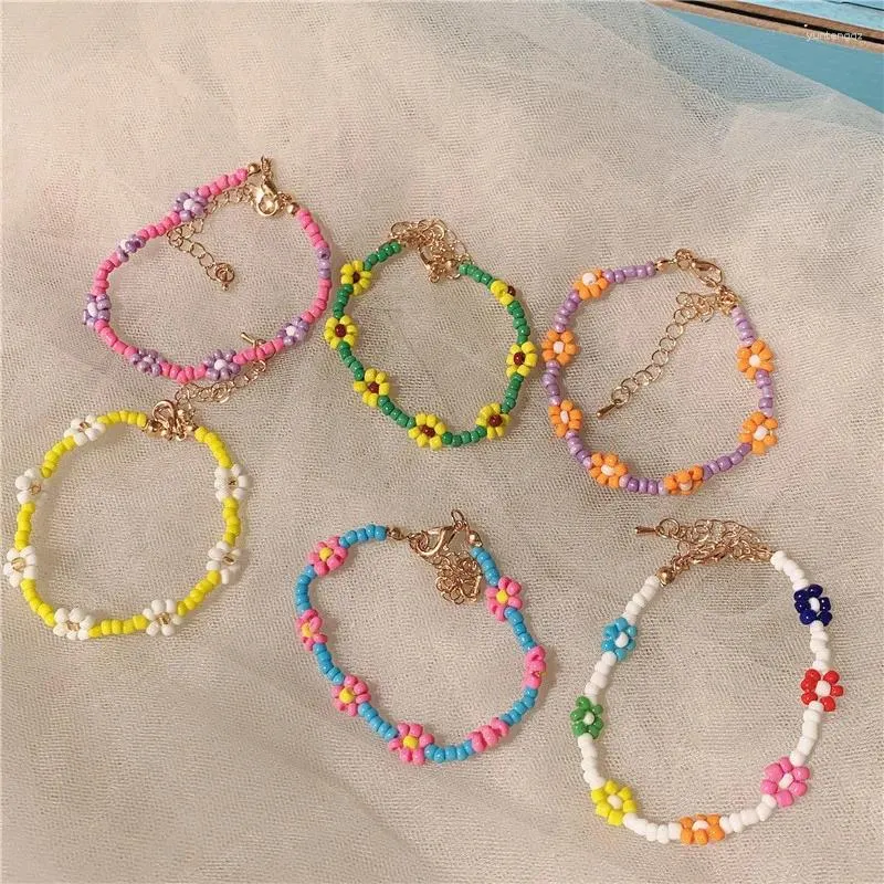 Charmarmband 2024 Korean Bead Daisy Flower Armband för kvinnor Fashion Boho Summer Färgglada härliga stretch Bangle smycken