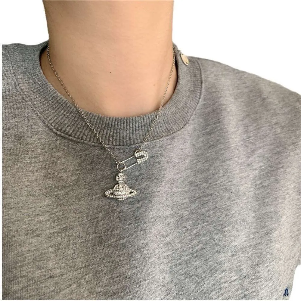 Designer Viviane Westwood Jewelry Empress Dowager Nanas Matching Pin Saturn Chain Necklace Personalized Fashionable Minimalist And Trendy Design Chain 1620