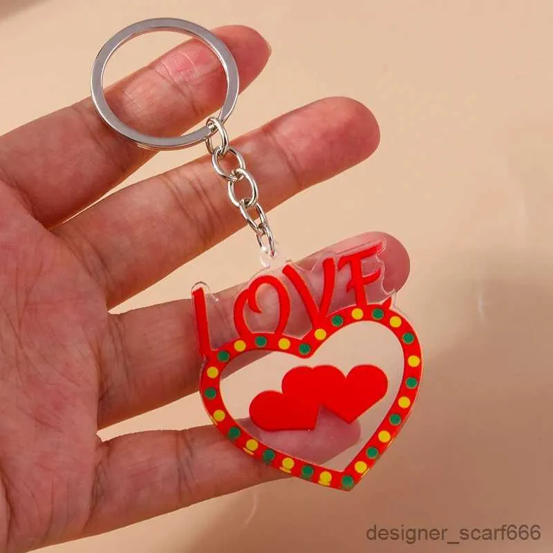 Keychains Lonyards mignons coeurs d'amour Keeschaines pour les cadeaux de souvenirs clés de voiture pour femmes sacs à main