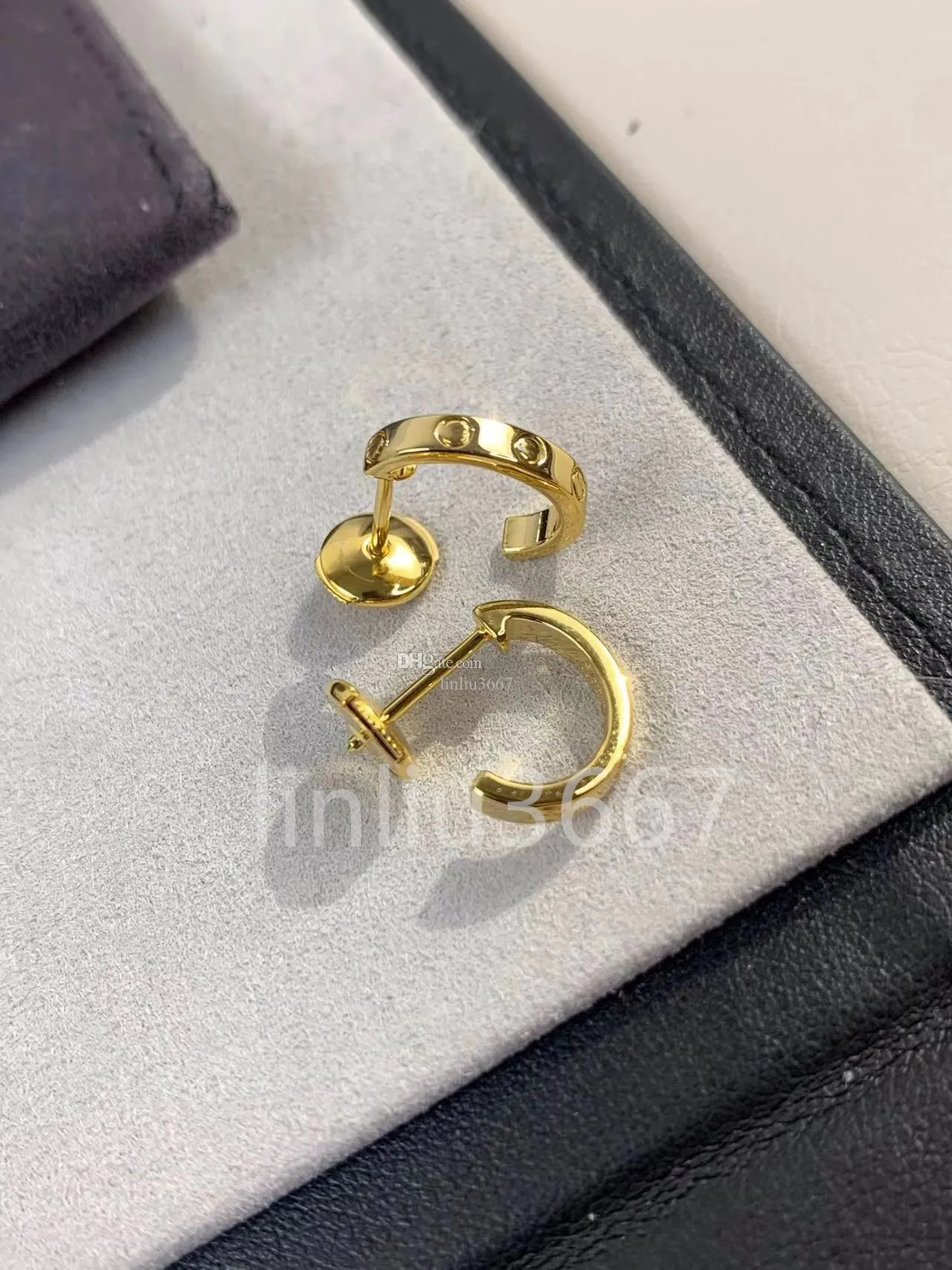 Brincos de amor de ouro fino para mulheres sem brincos de moda de diamante Top-Gold Brincos clássicos de 18k com manchas em Vi festas com simplicidade geométrica de caixa