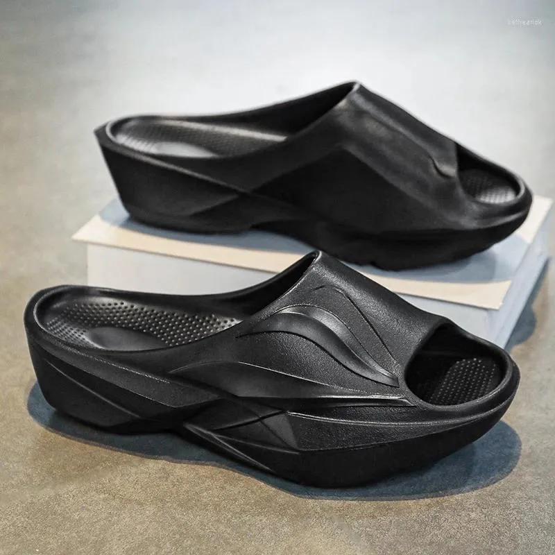 Slippers de estilo explosivo sandálias EVA EVA de alta qualidade Beautiful e moda de fundo grosso e elegante e elegante e elegante cores sólidas