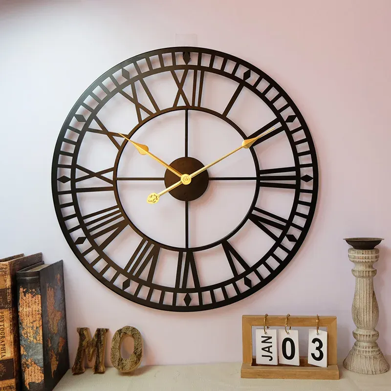 Horloges Vintage Industrial Style Wall Clock Europe Metal Roman Digital Home Wall Watch Salon Bureau Bar Décoration Art Decoration Horologe