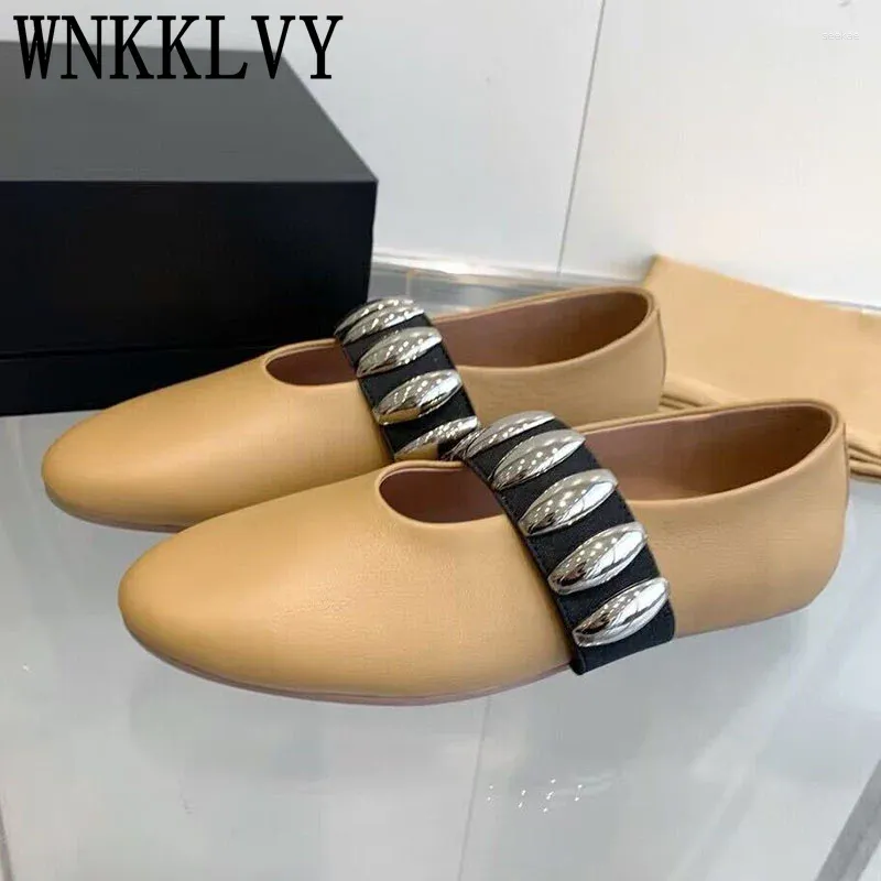 Buty swobodne wiosny lato oryginalny skórzany metalowy wystrój balet damski okrągły stóp stały kolor płaski goarder pusta lekki spacer