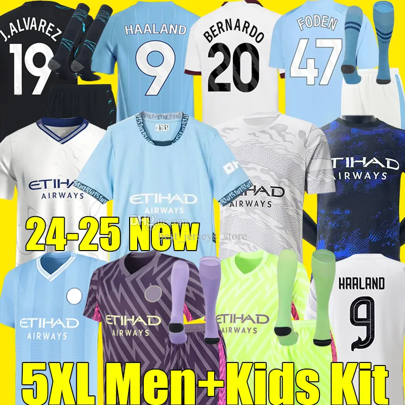 5XL 24/25 Haaland Foden Futbol Formaları 2023 Çin Yeni Yıl Versiyonu J. Alvarez Doku Bernard Rodrigo Mans Cities de Bruyne Grealish Futbol Gömlek Erkek Çocuk Kiti Çorap Setleri