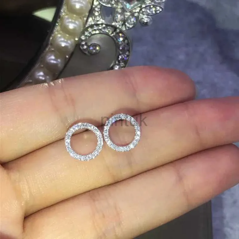 Stud Huitan Fashion veelzijdige oogverblindende cirkelmacht oorbellen met Crystal Cubic Zirconia minimalistische oorbellen voor tieners damesjuwelen D240426