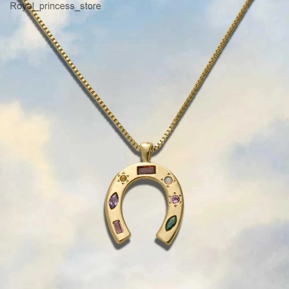 Pendant Necklaces U-shaped stainless steel horseshoe pendant necklace kaleidoscope lucky symbol necklace womens jewelry Q240426