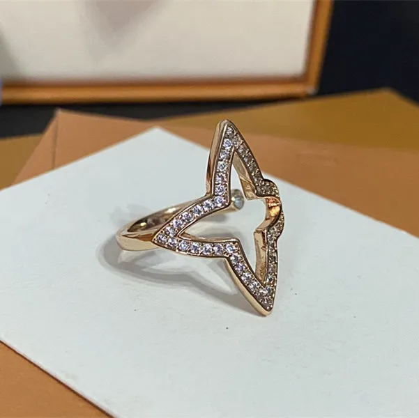 Avec la boîte ne jamais fondre les femmes de luxe Anneaux de diamant ouvert Taille gratuite Rose Gold Silver Color Crystal Designers Rings Best Bijoux pour la fête de mariage