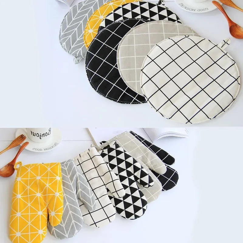 2024 1 Piece Cute Non-slip Yellow Gray Cotton Fashion Nordic Kitchen Cooking Microwave Gloves Baking BBQ Potholders Oven Mittsfor cute cotton potholders