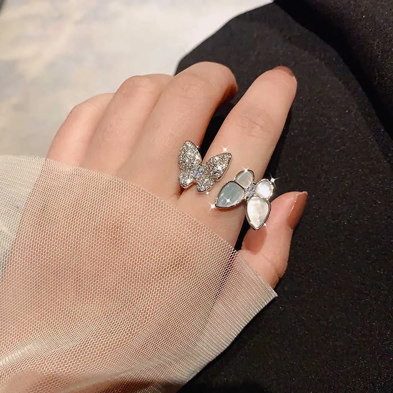 Hoogkosten prestaties sieraden Ringslight luxe koude vlinderring vrouwelijke nieuwe mode enigszins ingelegd met gemeenschappelijke vnain