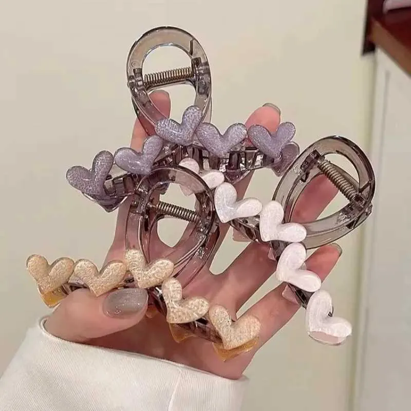 Clamps Fashion Acrylic Colorful Love Heart Hair Claw For Women Girls Hair Clips Sweet Cute Cartoon Barrettes Hairpin Hair Accessories Y240425