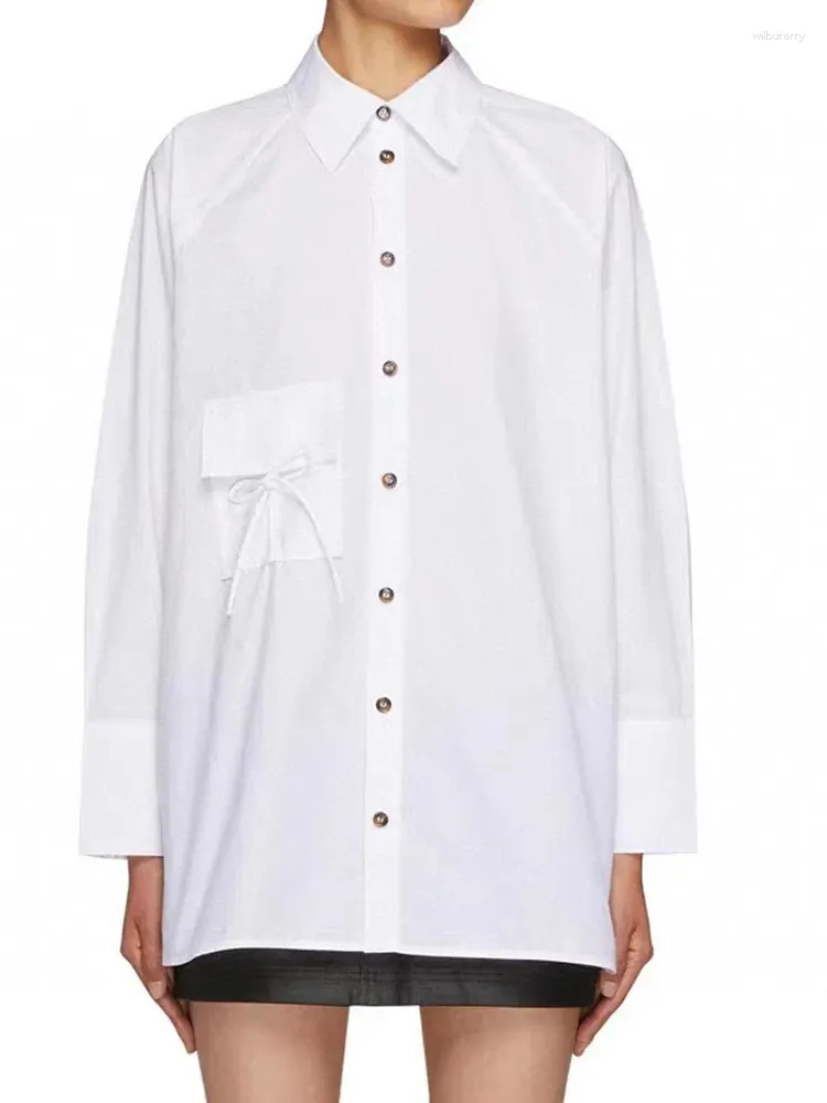 Женские блузки Женщины Большой карманный отделка рубашка Овергающий воротник Свободный дизайн одноготовленное из длинного рукава 2024 Весенняя женская блузка
