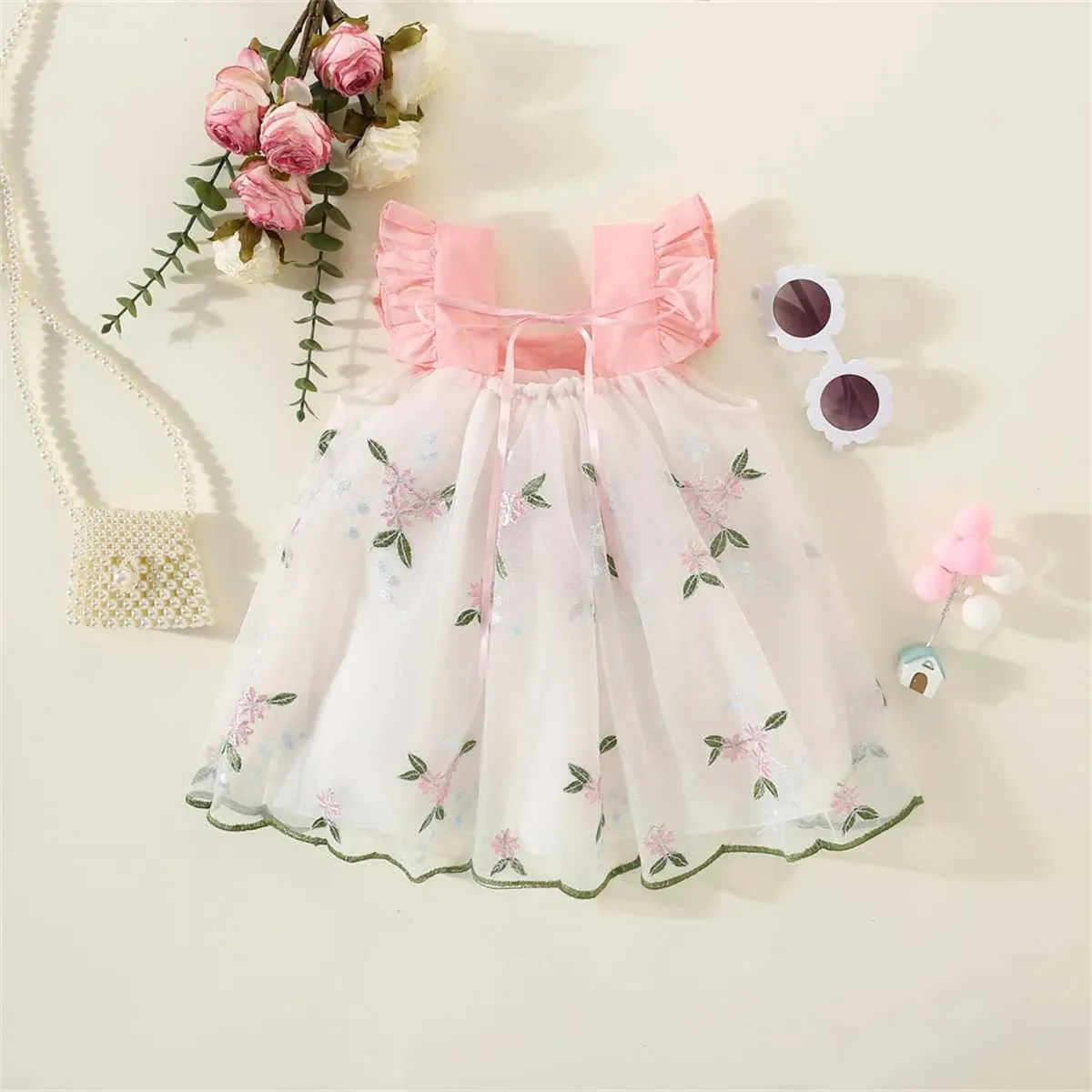 Vestidos de menina meninas vestido de verão bebê menina cheia de pequenas flores bordadas em malha bordada emendas pequenas mangas voadoras vestido de princesa de topo