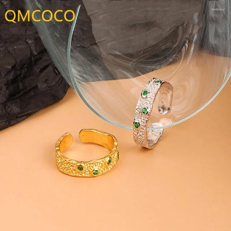 Pierścienie klastra Qmcoco Korean Ins Silver Color Retro Modna projekt Nieregularny zielony cyrkon folia dla kobiety Regulowane przyjęcie otwierające