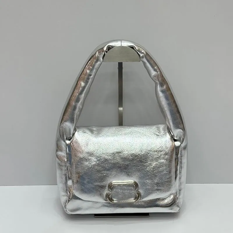 Topp axelväska designer hobo moanco handväska kvinnor 24 sommar ny casual postman väska olje vax hud minimalistisk mode underarmsäck heta säljer föremål silver