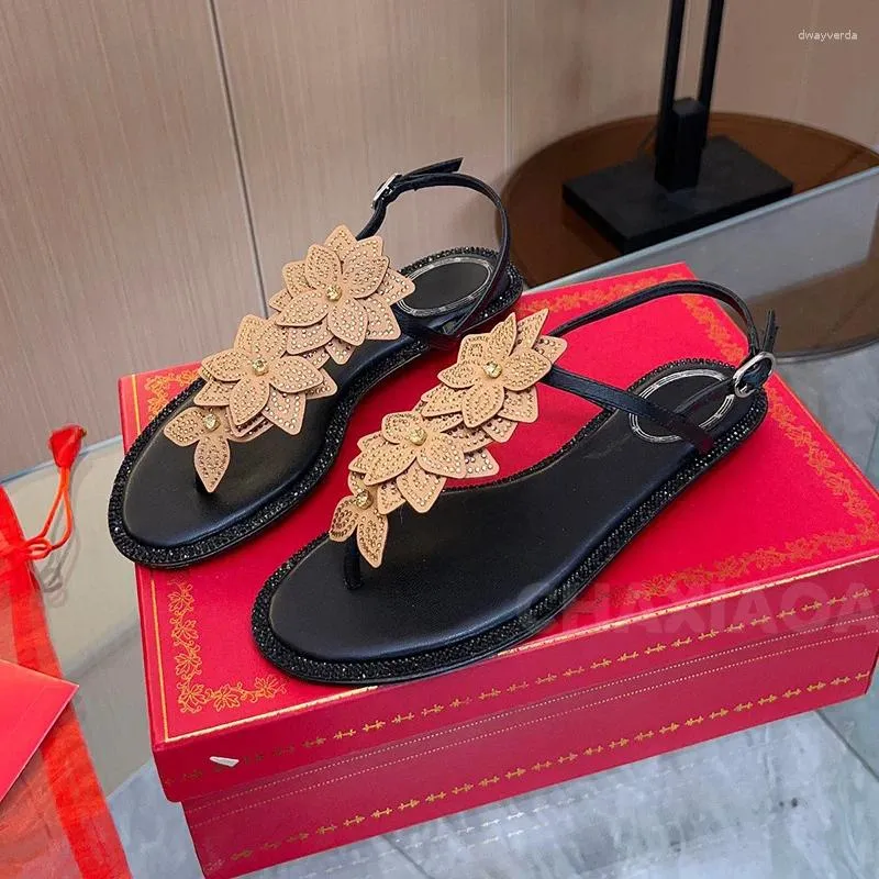 Sapatos casuais sandálias femininas verão 2024 estilo redondo dedo clipe flor strass decoração mulheres vendendo itens planos