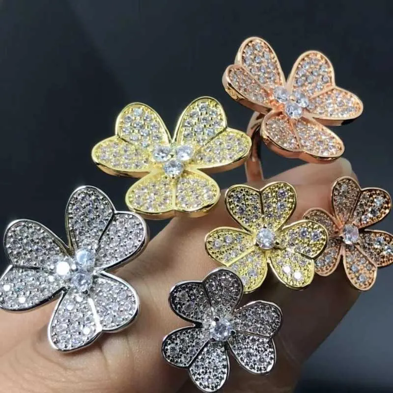 Designer -Marke Precision Edition Voller Diamantklee Ring für Frauen Doppelblüte offene Blütenblätter leichter Luxusstil -Schmuck mit Logo