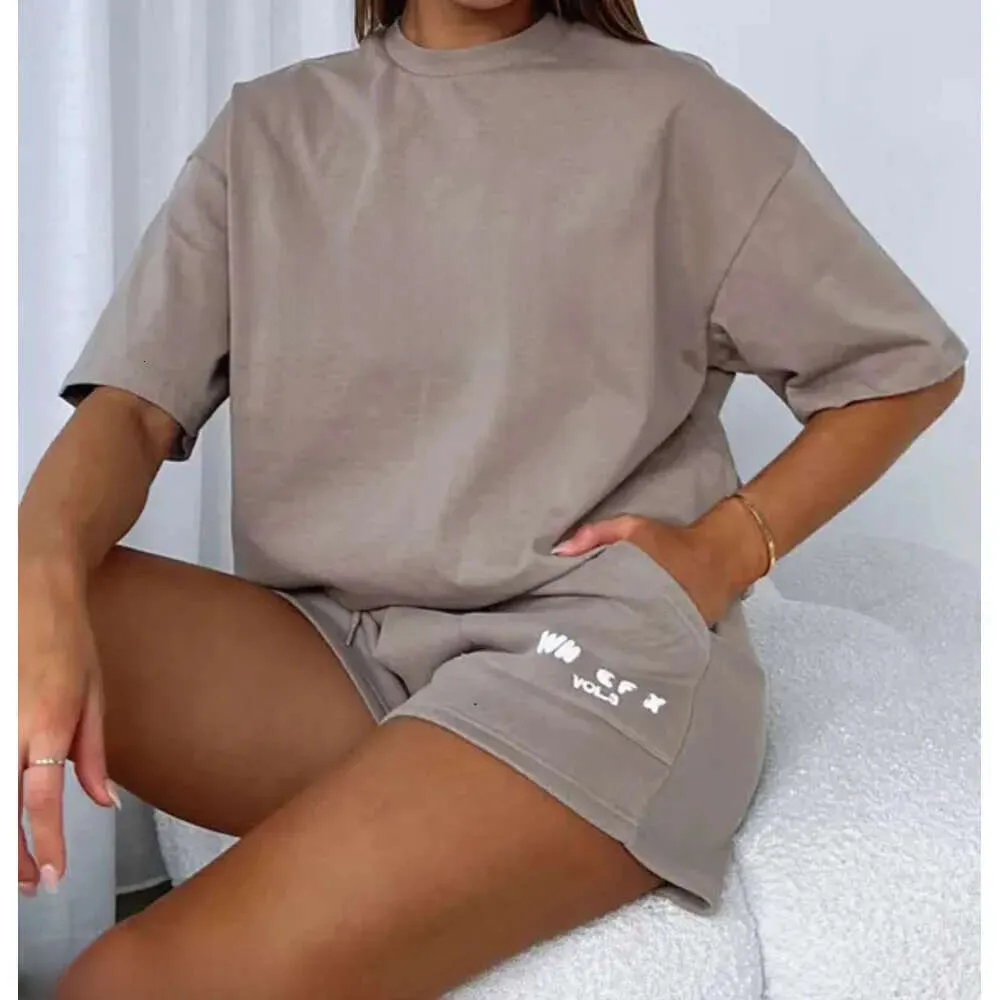 Beyaz Tilkler Tasarımcı Tişört Kadın Beyaz Foxx Set Trailsuit İngilizce Mektuplar Tshirt Yeni Şık Spor Giyim Tişörtleri İki Parçalı Kısa 3699