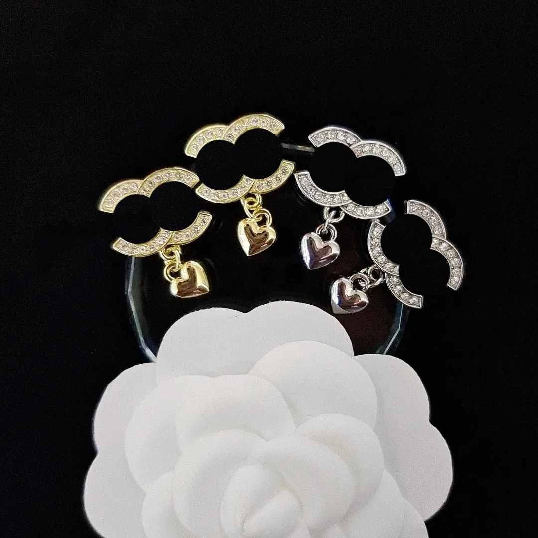 Boutique 18K Gold 925 Pendientes de oro diseñador de marca Pendientes colgantes pequeños en forma de corazón Caja de aretes de alta calidad de niña de moda de moda