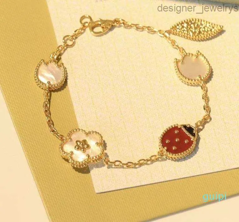 Designer Van Four Leaf Clover Bracelet Bracelets 2024 Série Ladybug Fashion Charm Bracelets Bangle Chaîne de haute qualité S925 SERRING Silver 18K Gol