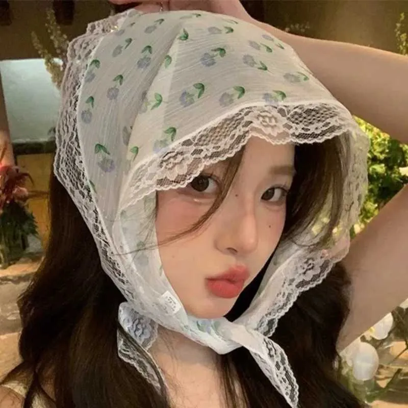 Bandanas Durag Lace floral headwear for womens retro sweet exquisite triangular hair with light travel headwear 240426