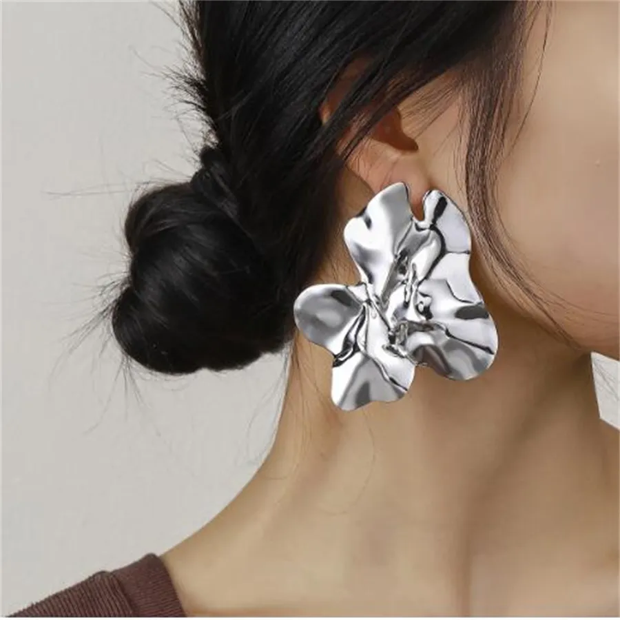 Overdreven metalen trend onregelmatige geplooide oorbellen voor vrouwen met retro temperament en minimalistische oorbellen AB204