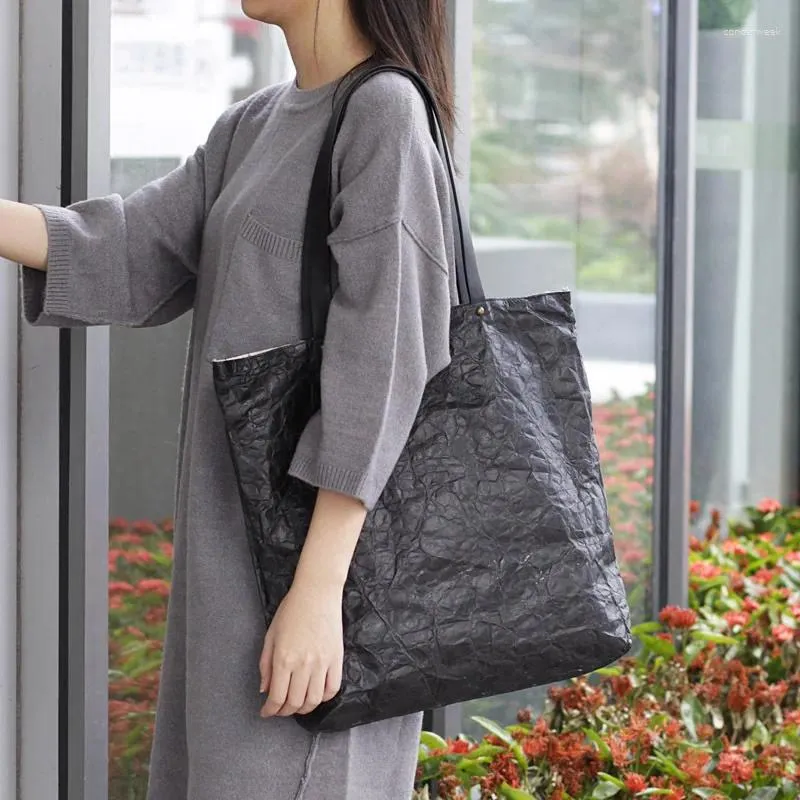 Axelväskor kraftpapper avslappnad tote för kvinnliga handväskor mode stor kapacitet vattentät design dupont väska