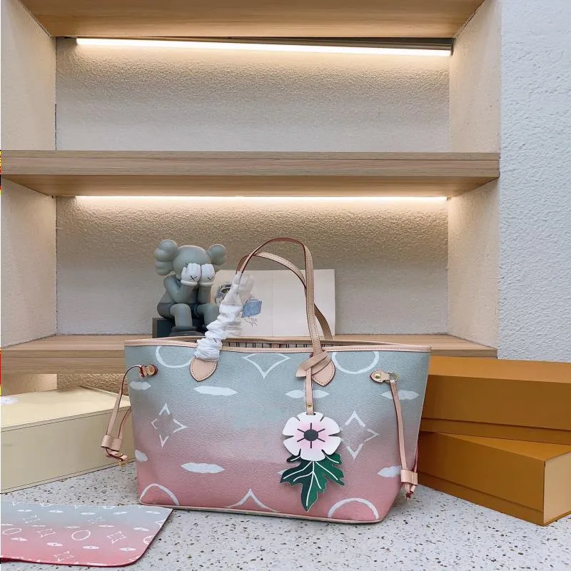 24SS Women's Luxury Handbag Designer's New Gradient Shopping Bag kan vara axel eller armbåge med förvaringsväska avtagbar enkel mqfx