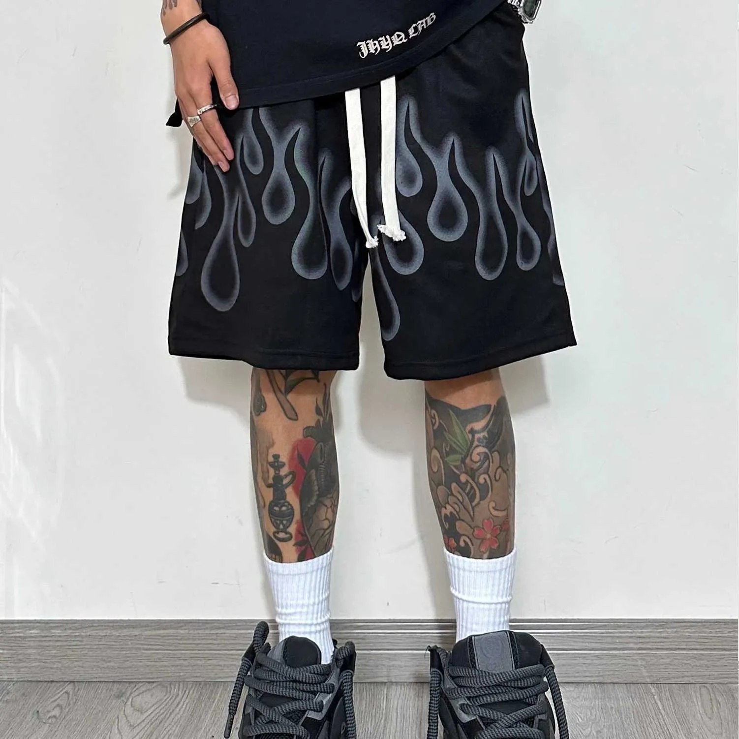 Heren shorts American Mens Sports Shorts Summer Hip-Hop Street Flame Grafische Mode Kleding Losse oversized broek Q240427