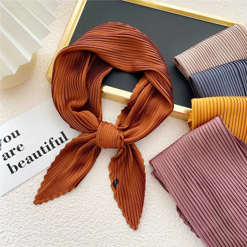 Bandanas Durag Womens Square Scarf Thin Ribbon Collar Liten veckad pannband Kerchie Satin Foulard Scarf Headscarf 240426