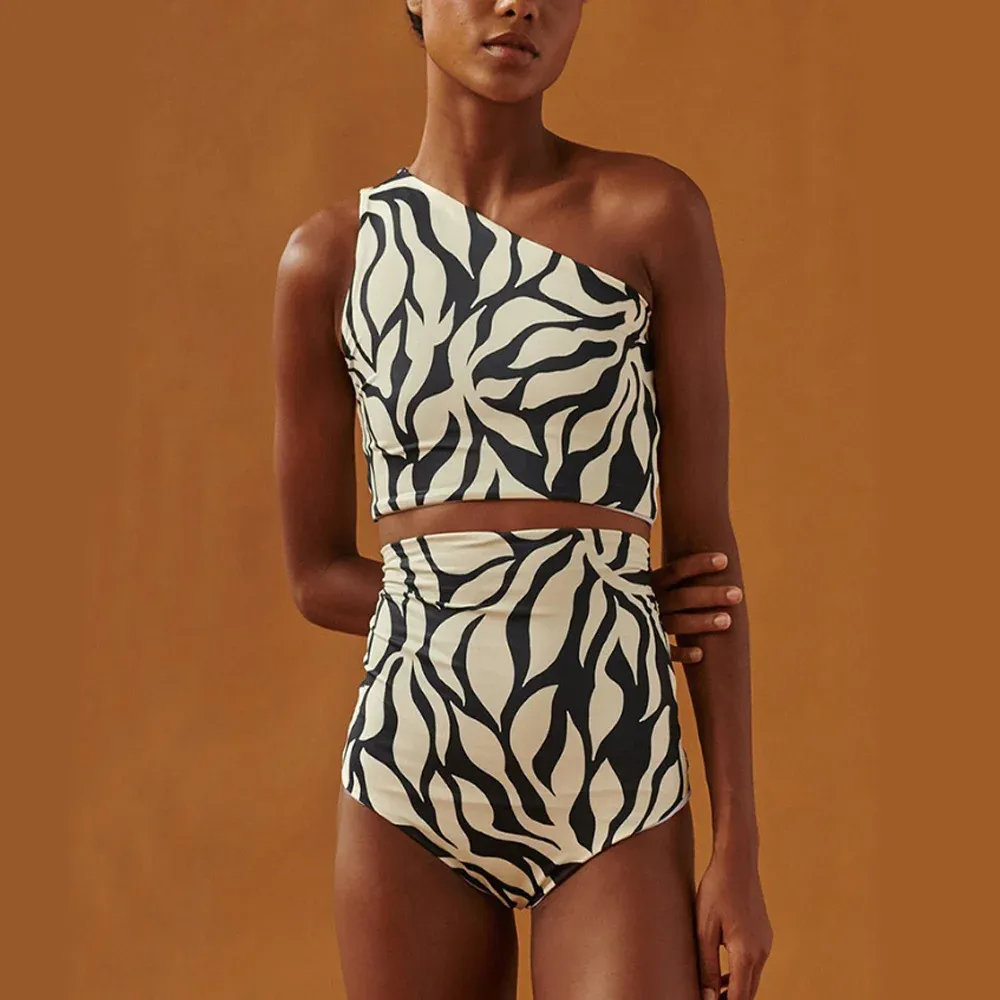 Set 2023 Fashion Schulter Skinny Bikini Set Schwarz -Weiß -gedrucktes Rückenfreier sexy Pool tragen ärmellose hohe Taille Strandkleidung Frauen