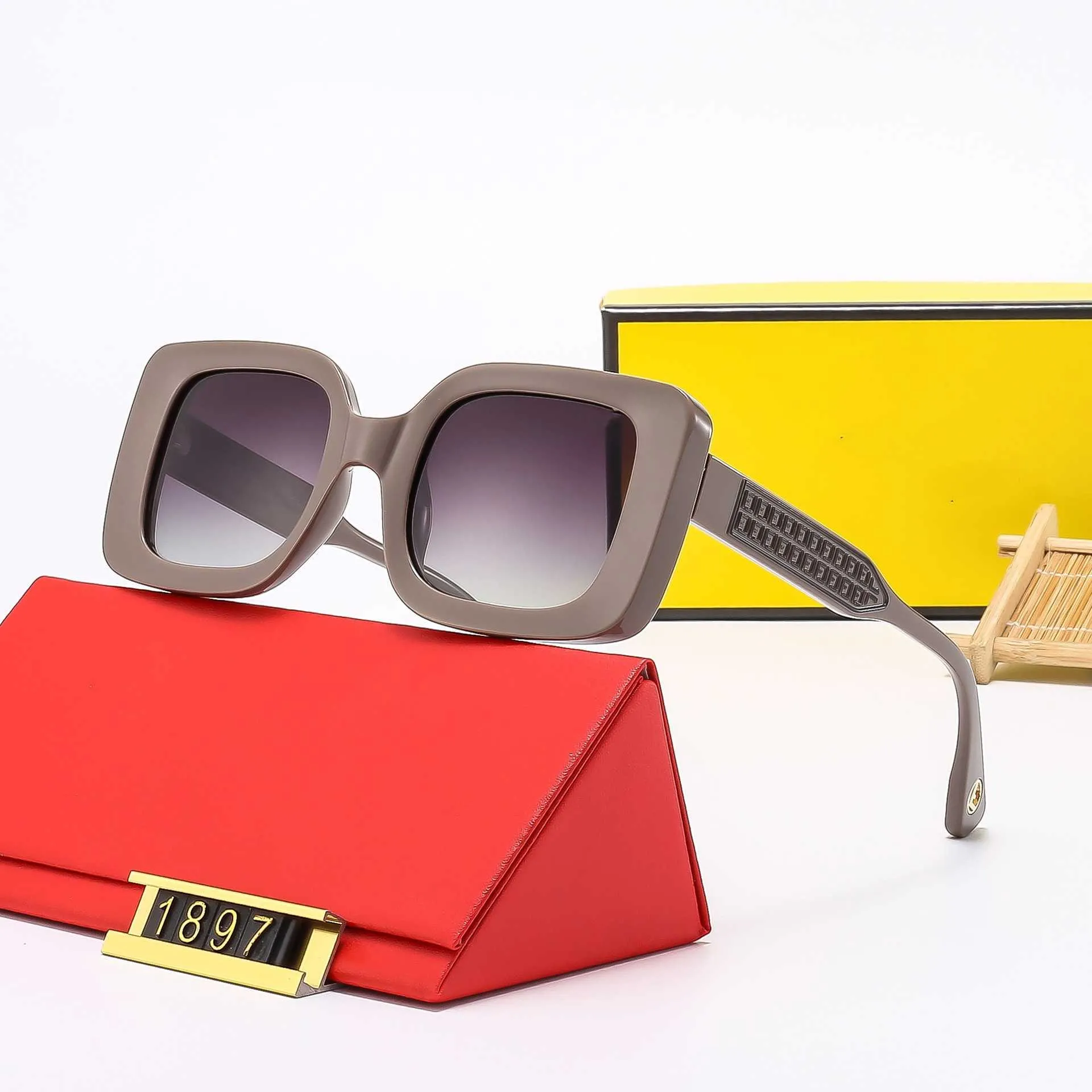 Дизайнерские солнцезащитные очки корейская версия модного большого рамка улицы с вогнутыми дизайнерскими солнцезащитными очками модные женские солнцезащитные очки