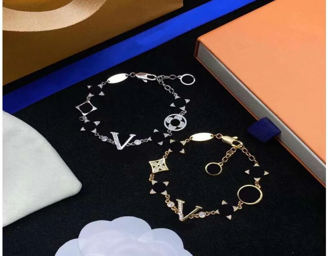 Bracelets de charme de créateur Gold Silver V Lettre bijoux de haute qualité