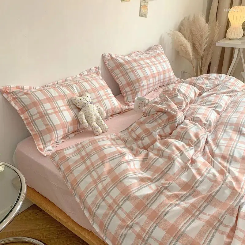 Zestawy pościeli Ins Pink Stripe Zestaw z poduszką arkuszem pojedynczego łóżka pełnoziarnistą Linen Lattice kołdra dla dorosłych Man Grid Blothes