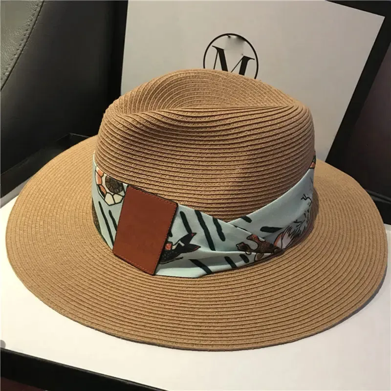 Chave de palha de trigo Panamá Fedora Top Hat Flat Women Summer Beach Brim Brim Jazz Cap com fita para designer de festas de férias 240423