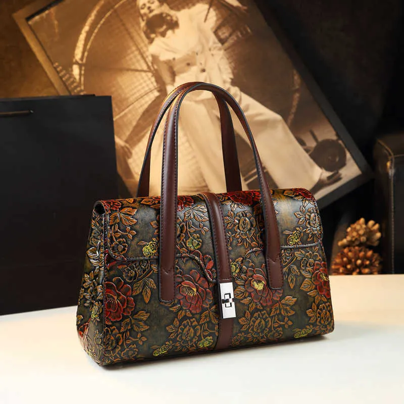 Middle 2024 Aged Mom Large Capacity Bag Genuine Leather Embossed Shoulder Fashionable and Versatile Handbag
